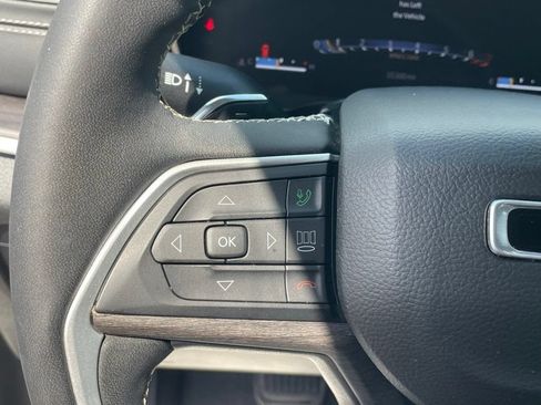 Used 2023 Jeep Grand Cherokee Limited AWD/4WD image 28