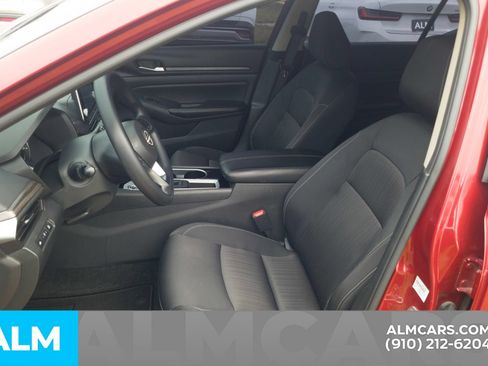 Used 2024 Nissan Altima 2.5 SV FWD image 6
