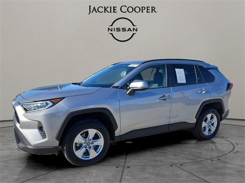 Used 2021 Toyota RAV4 XLE image 1