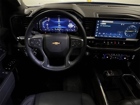 Used 2025 Chevrolet Silverado 1500 LT w/ Leather Package image 11
