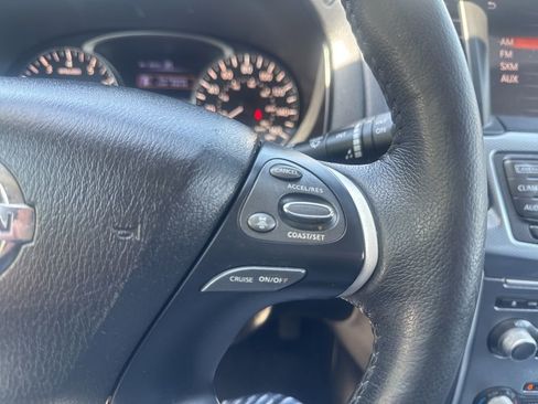Used 2019 Nissan Pathfinder SL AWD/4WD image 12