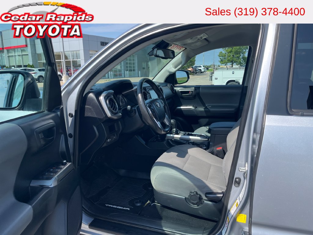 Used 2018 Toyota Tacoma SR5 w/ Four Season Floor Mat Package AWD/4WD image 14