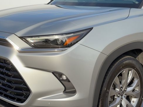 Used 2024 Toyota Grand Highlander FWD image 12