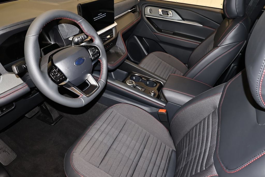 New 2026 Ford Explorer ST-Line w/ ST-Line Street Pack AWD/4WD image 29