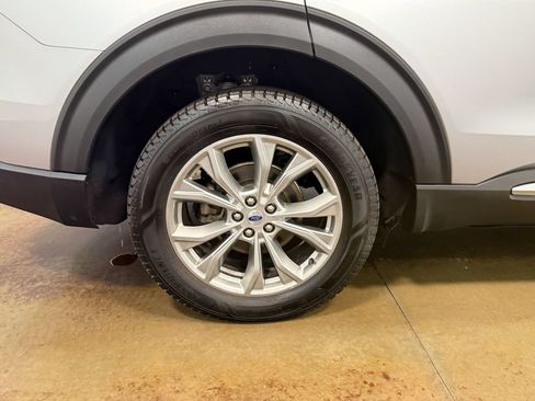 Used 2023 Ford Explorer XLT w/ Equipment Group 202A AWD/4WD image 91