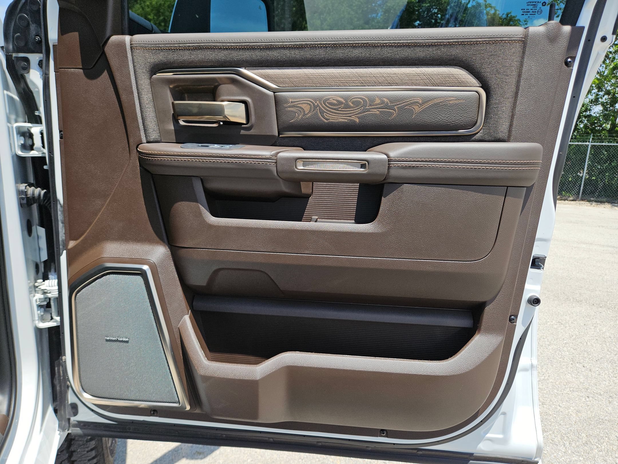 Used 2025 RAM 2500 Limited AWD/4WD image 29