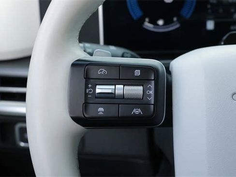 Certified 2025 Hyundai Santa Fe SEL image 14