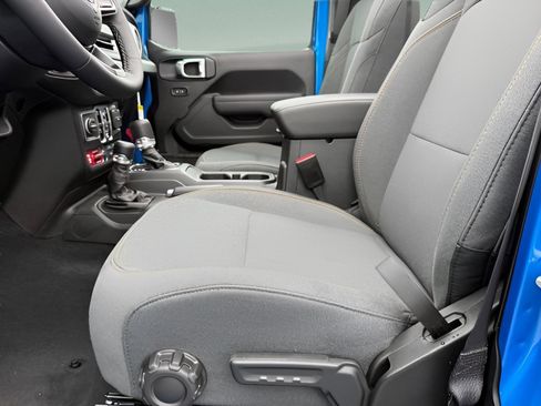 New 2025 Jeep Wrangler Willys AWD/4WD image 17