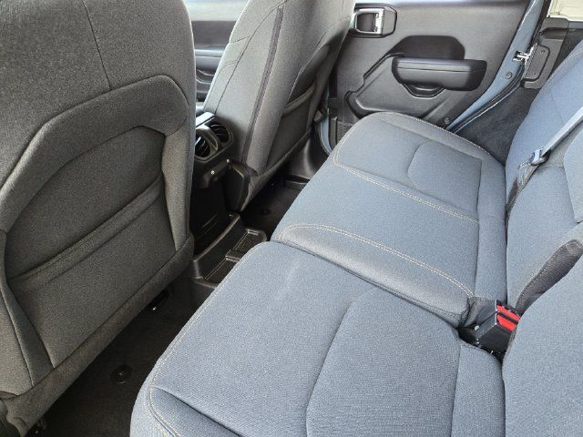 Used 2024 Jeep Wrangler Unlimited AWD/4WD image 32
