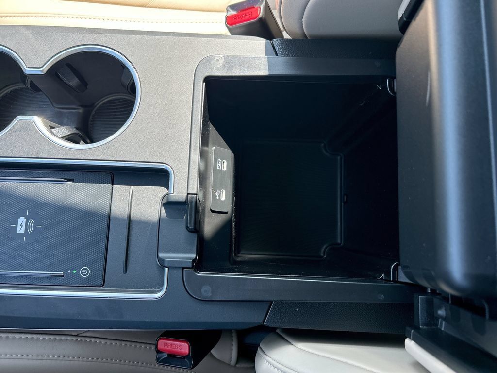 Used 2025 Acura MDX w/ Technology Package FWD image 12