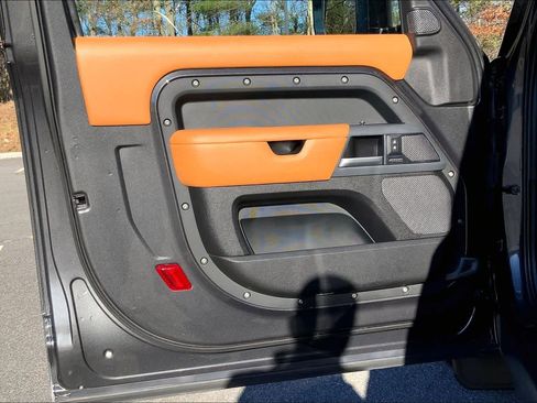 Used 2021 Land Rover Defender 90 X image 20