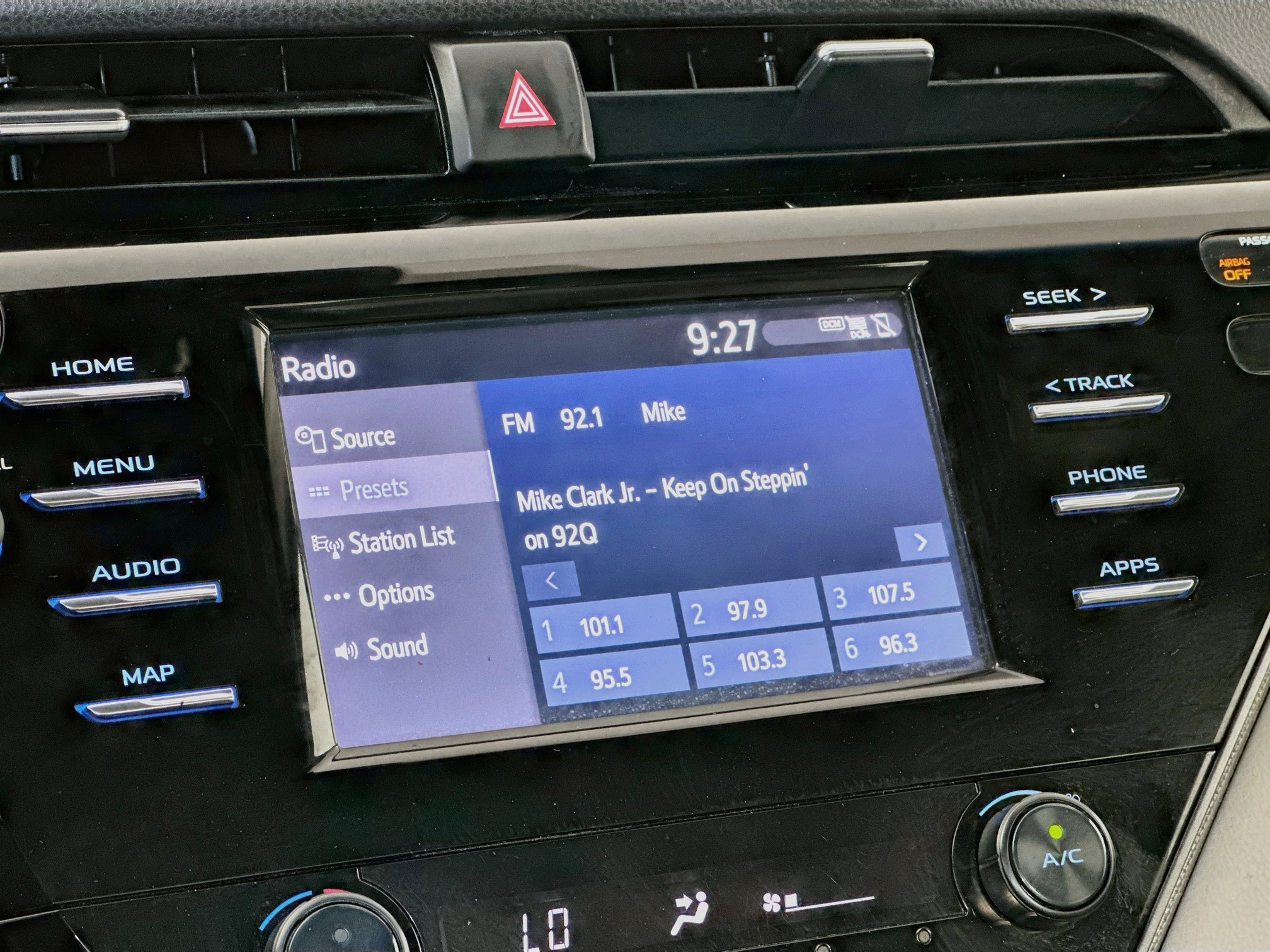 Used 2019 Toyota Camry SE w/ Convenience Package FWD image 21