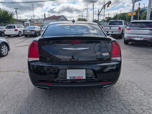 Used 2019 Chrysler 300 Limited AWD/4WD image 7