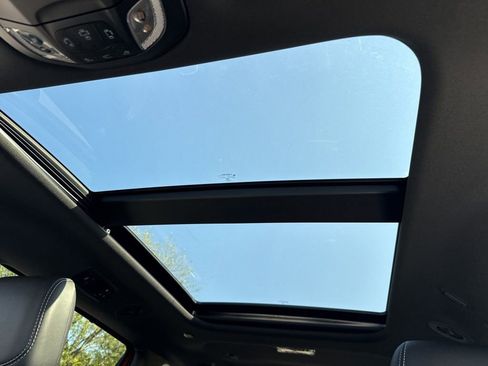 New 2026 Chrysler Pacifica Limited w/ Uconnect Theater Family Group image 25