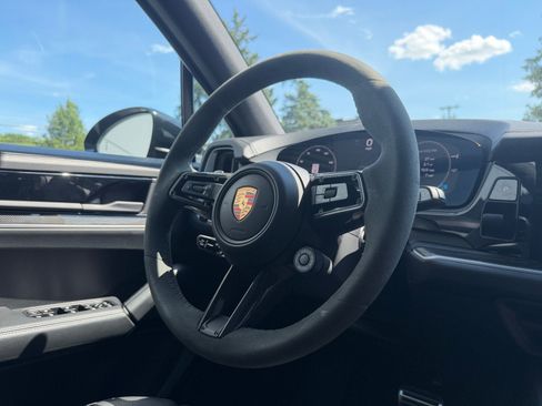 Certified 2025 Porsche Cayenne S AWD/4WD image 23
