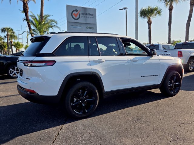 Certified 2025 Jeep Grand Cherokee Limited w/ Black Appearance Package AWD/4WD image 7