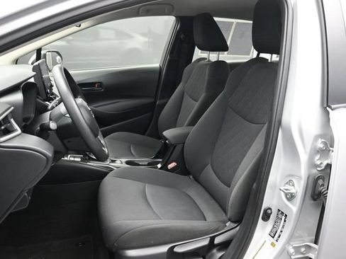 Used 2022 Toyota Corolla LE FWD image 5
