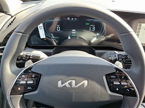 New 2025 Kia Niro EX Touring image 13
