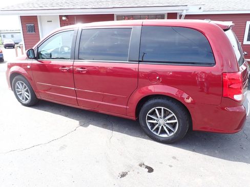 Used 2014 Dodge Grand Caravan SE FWD image 4