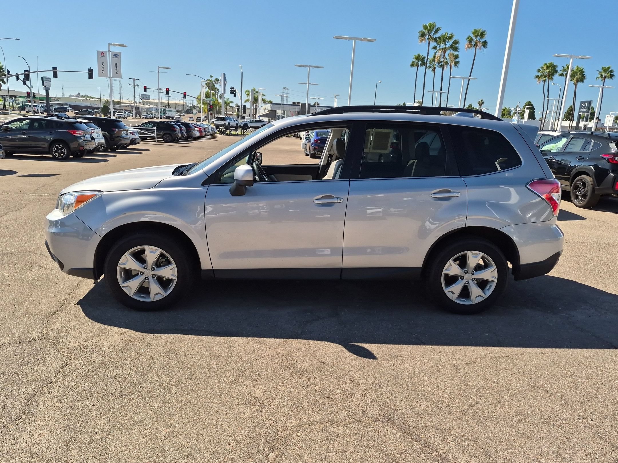 Used 2016 Subaru Forester 2.5i Limited AWD/4WD image 4