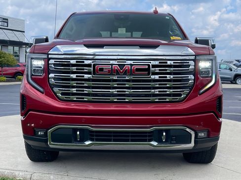 Used 2022 GMC Sierra 1500 Denali w/ Technology Package AWD/4WD image 2
