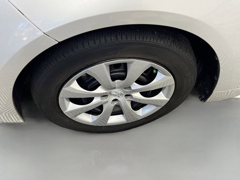 Used 2022 Toyota Corolla LE image 14