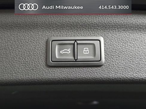 Used 2023 Audi Q3 2.0T Premium w/ Convenience Package AWD/4WD image 10