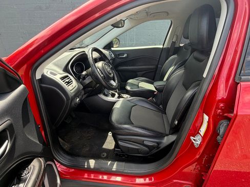 Used 2019 Jeep Compass Latitude w/ Cold Weather Group AWD/4WD image 9