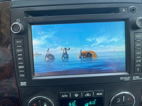 Used 2013 GMC Yukon XL Denali AWD/4WD image 29
