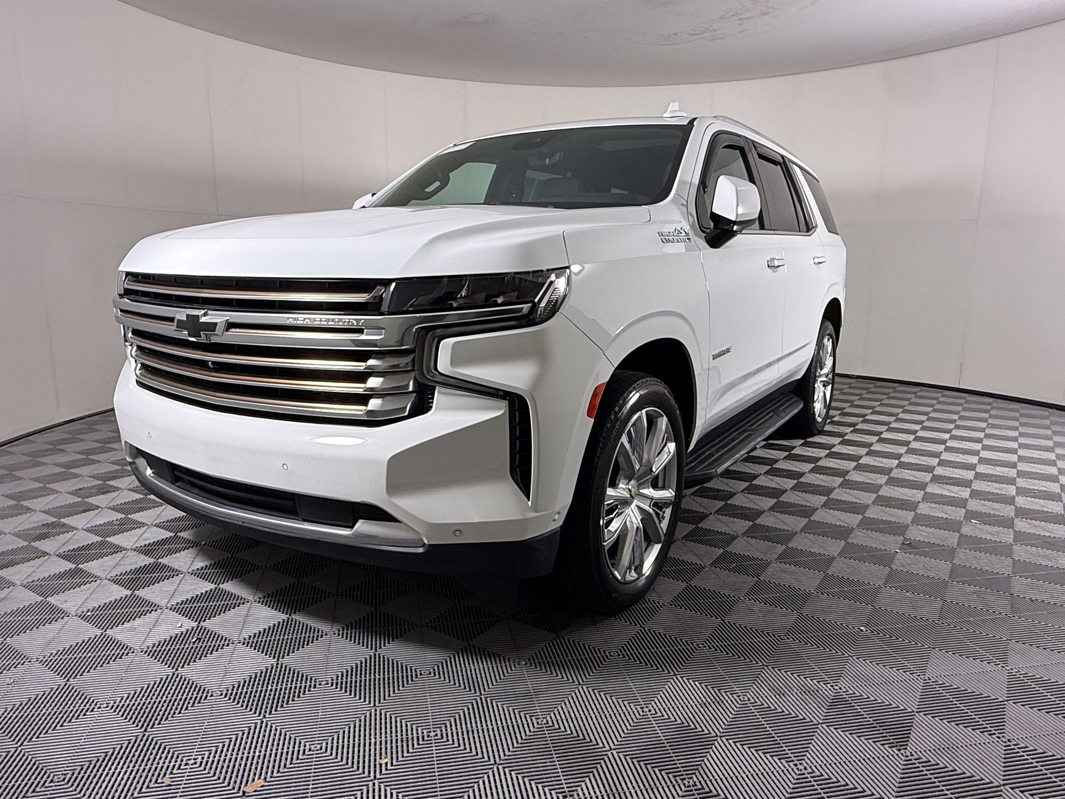 Used 2023 Chevrolet Tahoe High Country w/ Advanced Technology Package AWD/4WD image 1