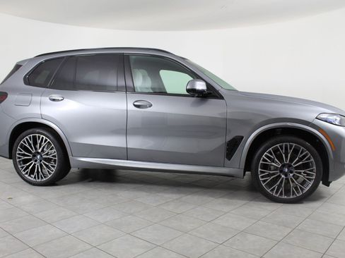 New 2026 BMW X5 xDrive40i w/ M Sport Package AWD/4WD image 8