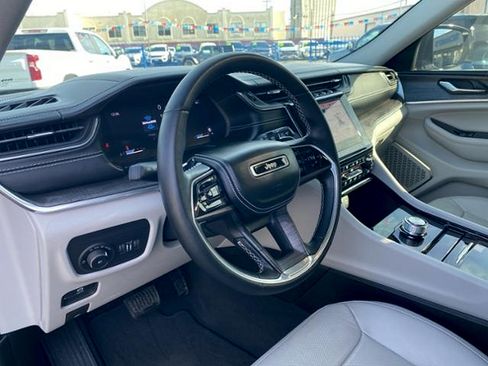 Used 2022 Jeep Grand Cherokee Overland image 24