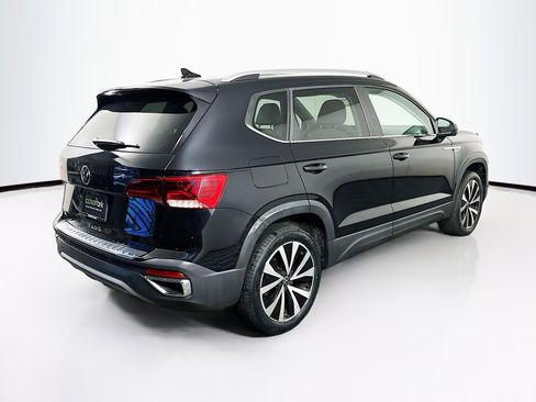 Used 2023 Volkswagen Taos SE w/ Panoramic Sunroof Package FWD image 9