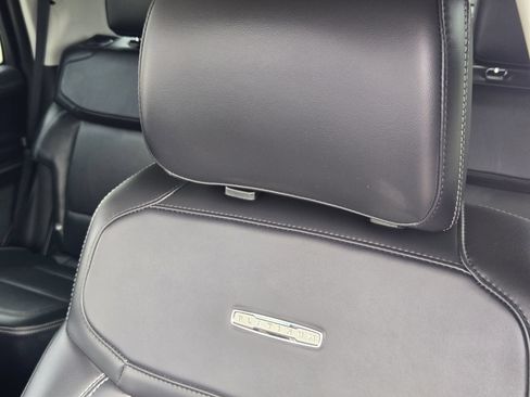 Used 2025 Ford Expedition Platinum AWD/4WD image 16