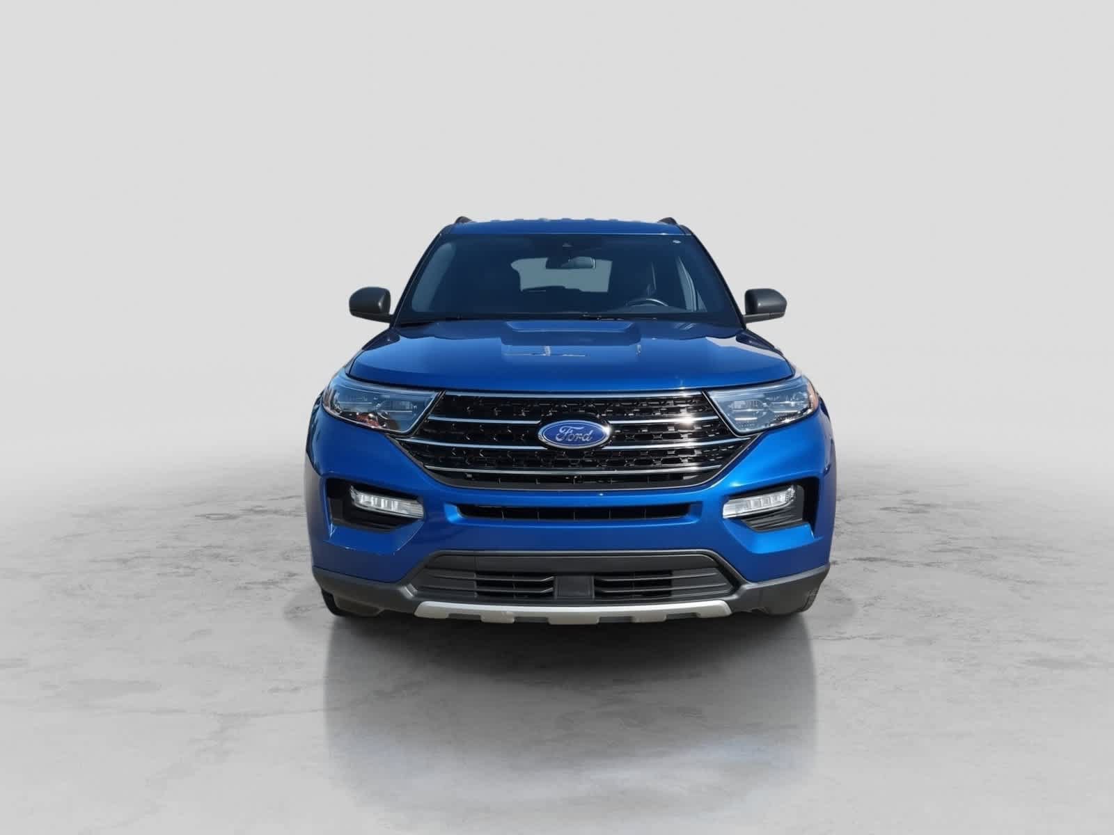 Used 2020 Ford Explorer XLT w/ Equipment Group 202A AWD/4WD image 3