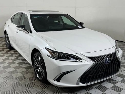 Used 2022 Lexus ES 300h w/ Premium Package image 10
