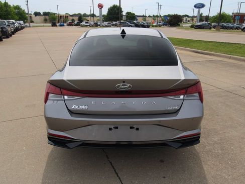 Used 2023 Hyundai Elantra Limited w/ Preferred Accessory Package FWD image 15
