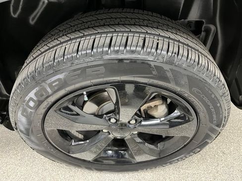 Used 2021 Jeep Cherokee Latitude Plus FWD image 14