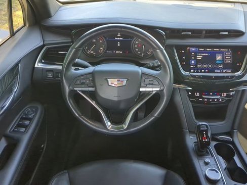 Used 2021 Cadillac XT6 Premium Luxury image 16