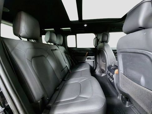 Certified 2023 Land Rover Defender 110 SE AWD/4WD image 29