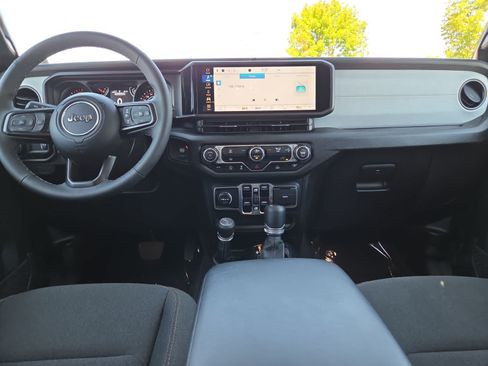 Used 2025 Jeep Wrangler Unlimited Sport AWD/4WD image 18