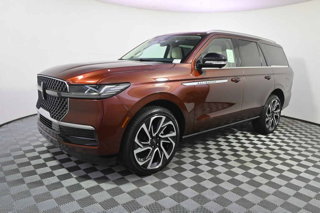 New 2027 Lincoln Navigator Reserve AWD/4WD image 2