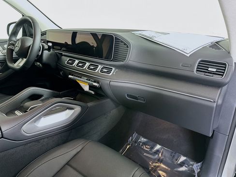 New 2026 Mercedes-Benz GLS 450 4MATIC image 32