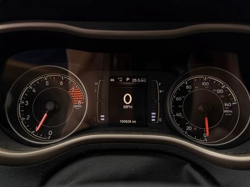 Used 2016 Jeep Cherokee Latitude w/ Cold Weather Group AWD/4WD image 13