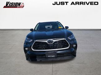 Used 2023 Toyota Highlander XLE video 2