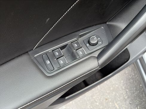 Used 2023 Volkswagen Tiguan SE AWD/4WD image 15