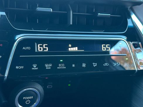 Used 2023 Toyota Venza Limited image 26