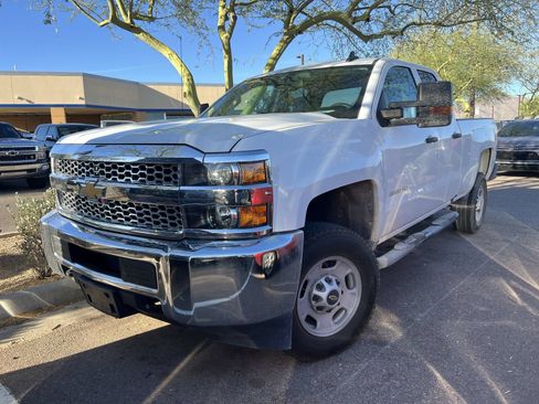 Used 2019 Chevrolet Silverado 2500 W/T AWD/4WD image 2