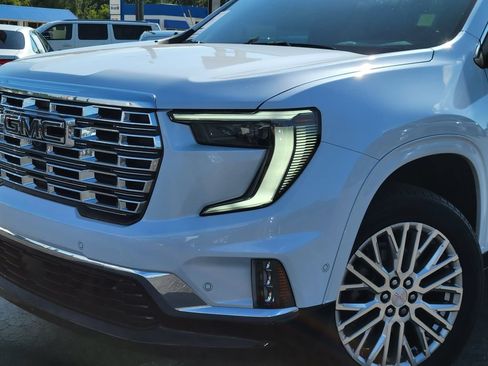 Used 2026 GMC Acadia Denali w/ Super Cruise Package FWD image 9