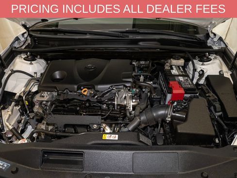 Used 2018 Toyota Camry FWD image 17